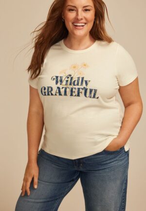 Plus Size Wildly Grateful Classic Fit Graphic Tee